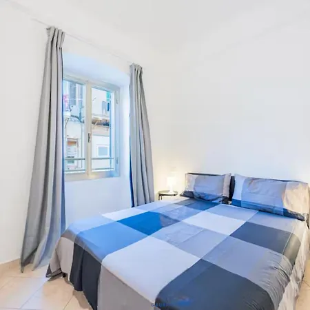 Casa Ariston - 10 Passi Dal Teatro Апартаменты *